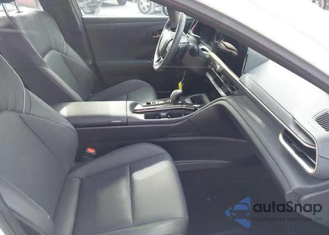 2025 Toyota Crown Platinum из США, поврежденный, VIN JTDAFAAF3S3012687